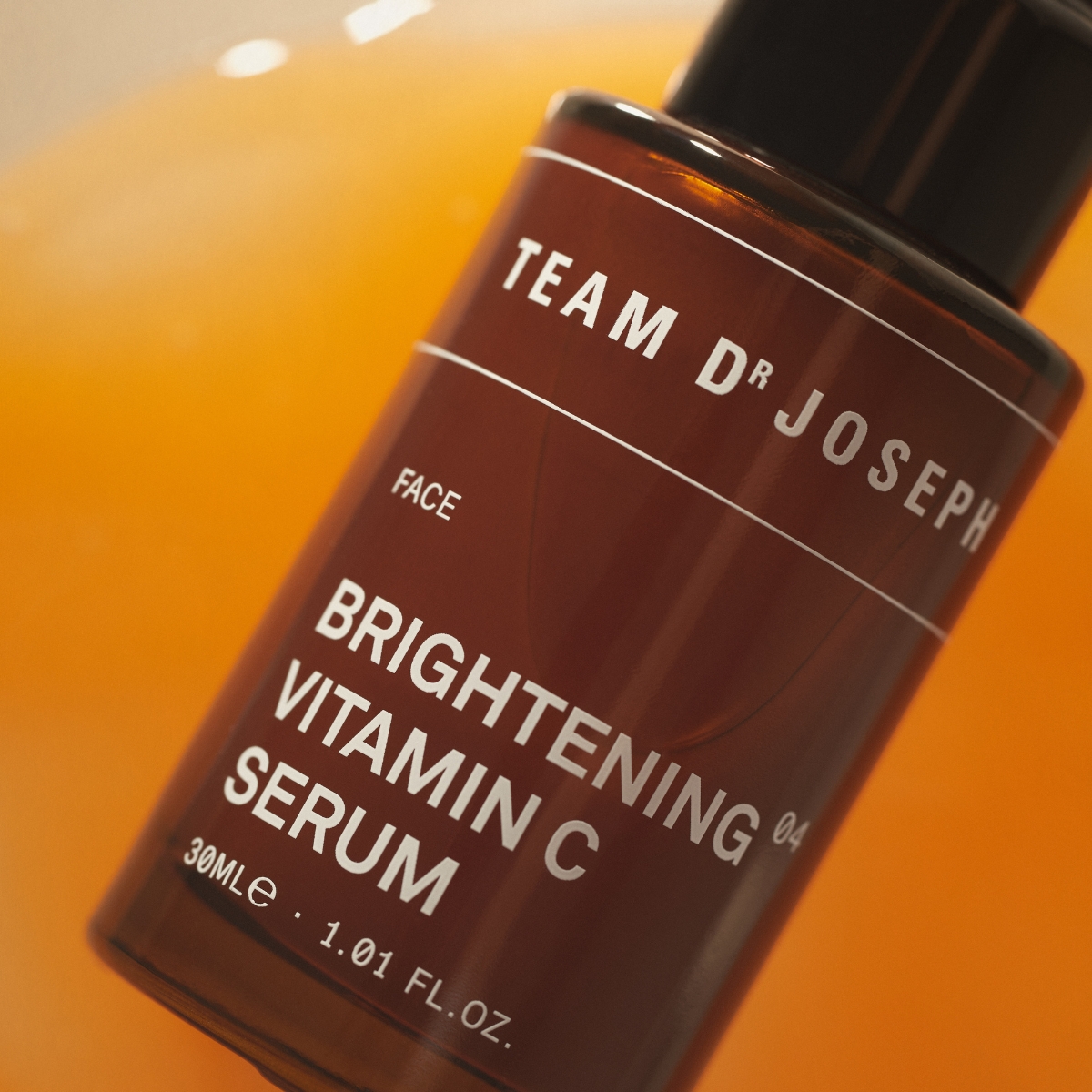 UUTUUS! Brightening Vitamin C Serum 30 ml - lahjaksi Deep Purifying Sheet Mask (arvo 10€)